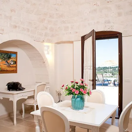 빌라 Luxury Trulli Ericla With A Pool